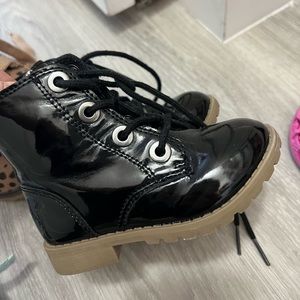 Old navy toddler boots size 6